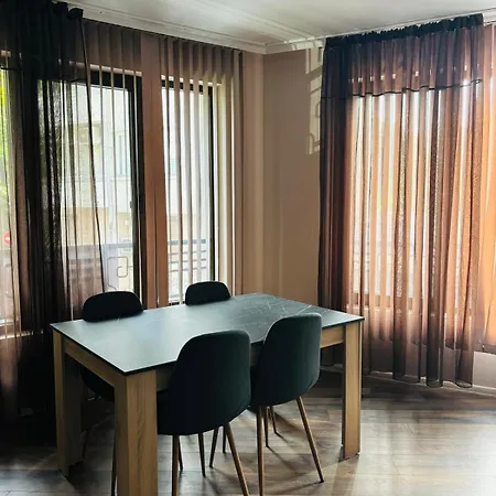 Apartment Center 1 Warna